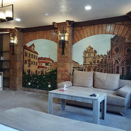Delin Hotel And Tours Єреван Екстер'єр фото