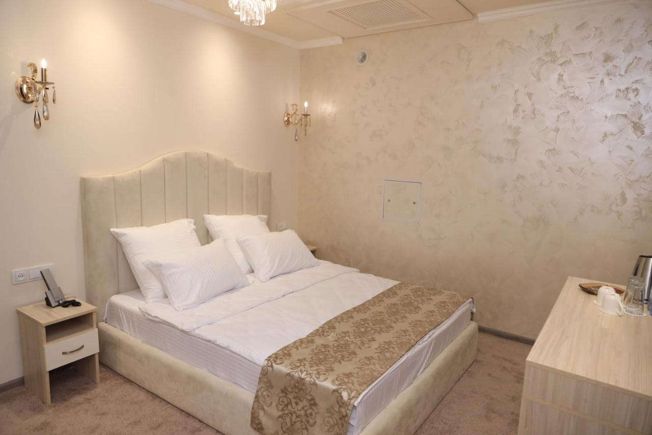 Delin Hotel And Tours Єреван Екстер'єр фото