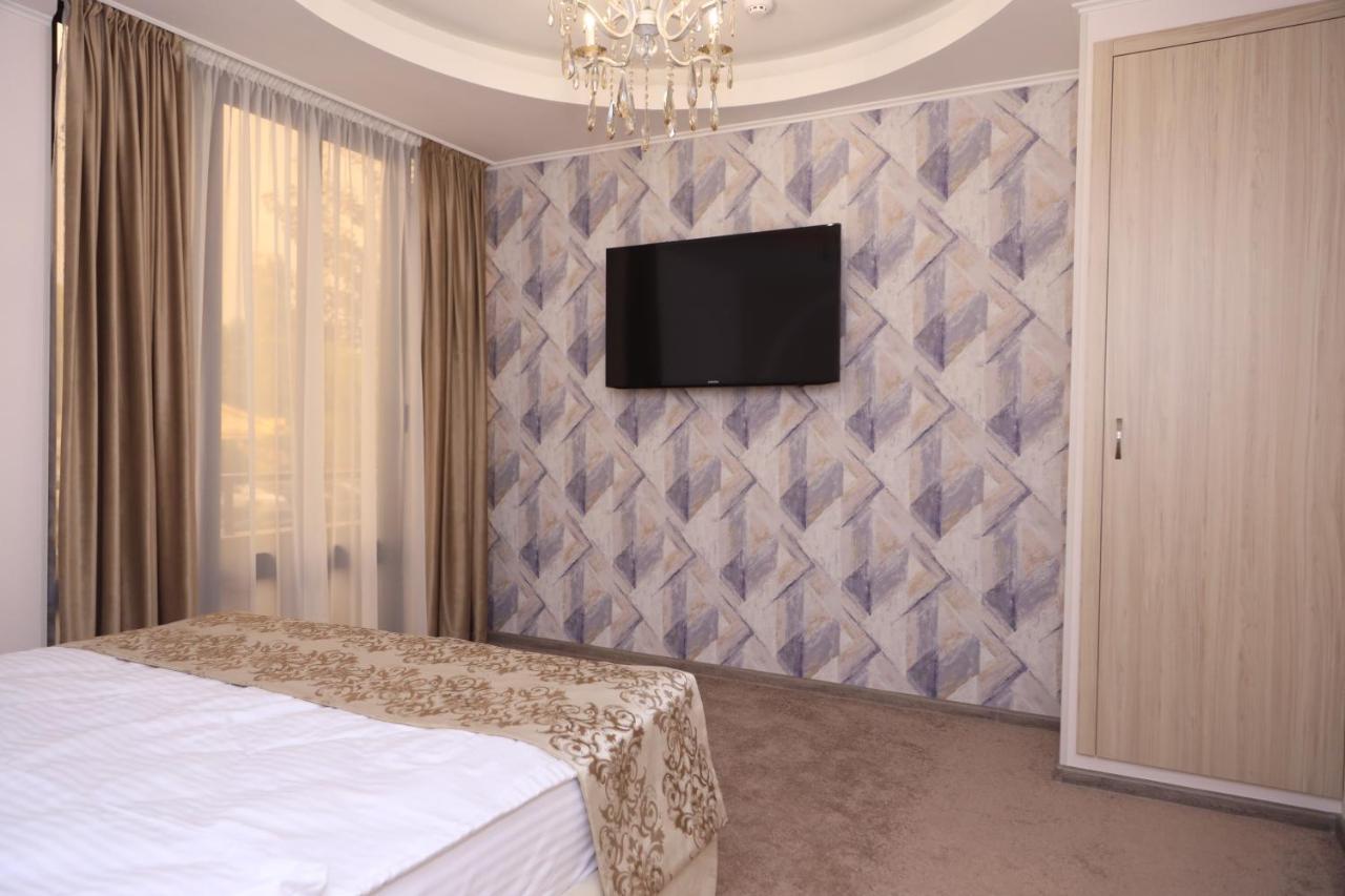 Delin Hotel And Tours Єреван Екстер'єр фото