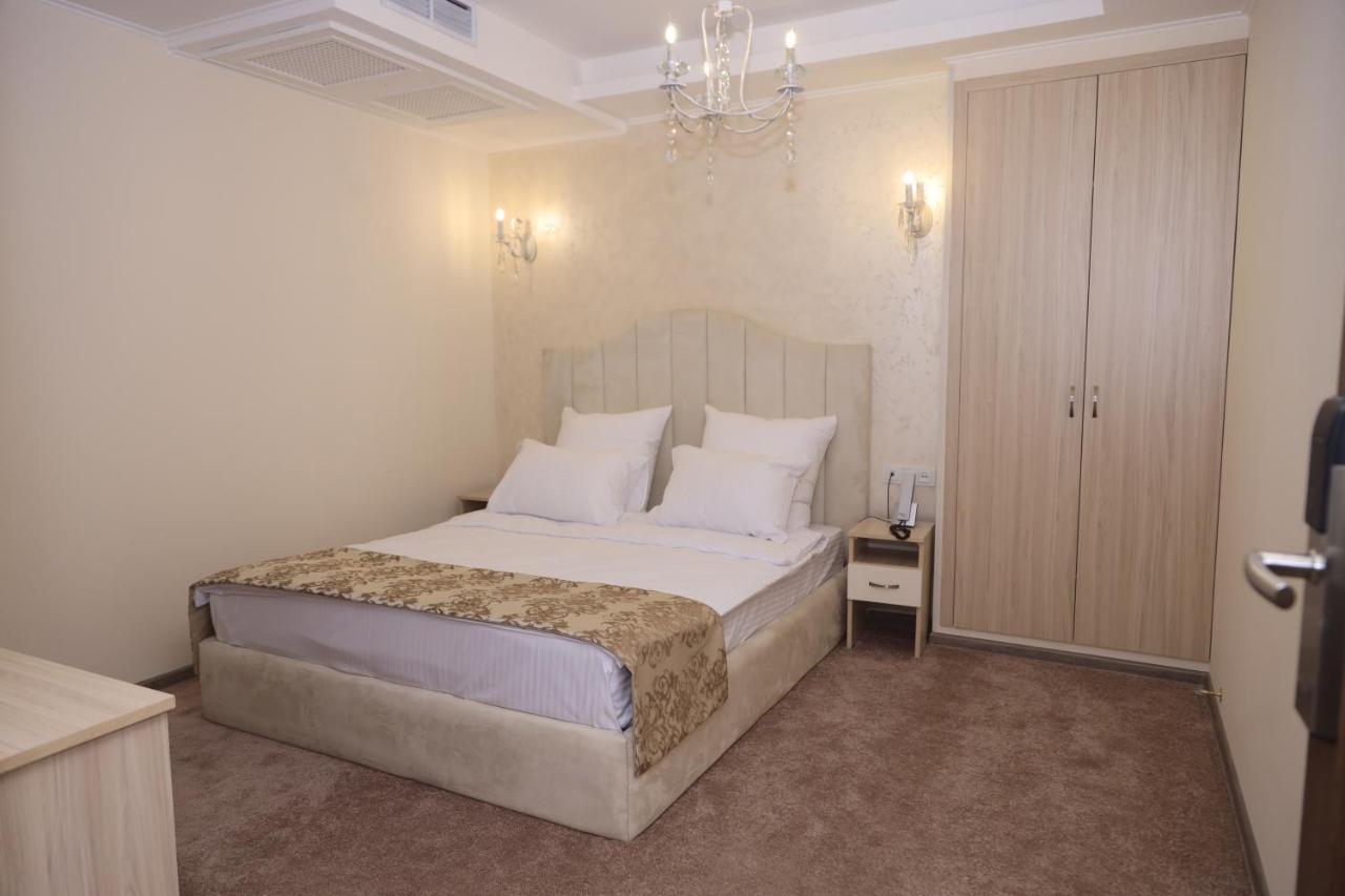 Delin Hotel And Tours Єреван Екстер'єр фото