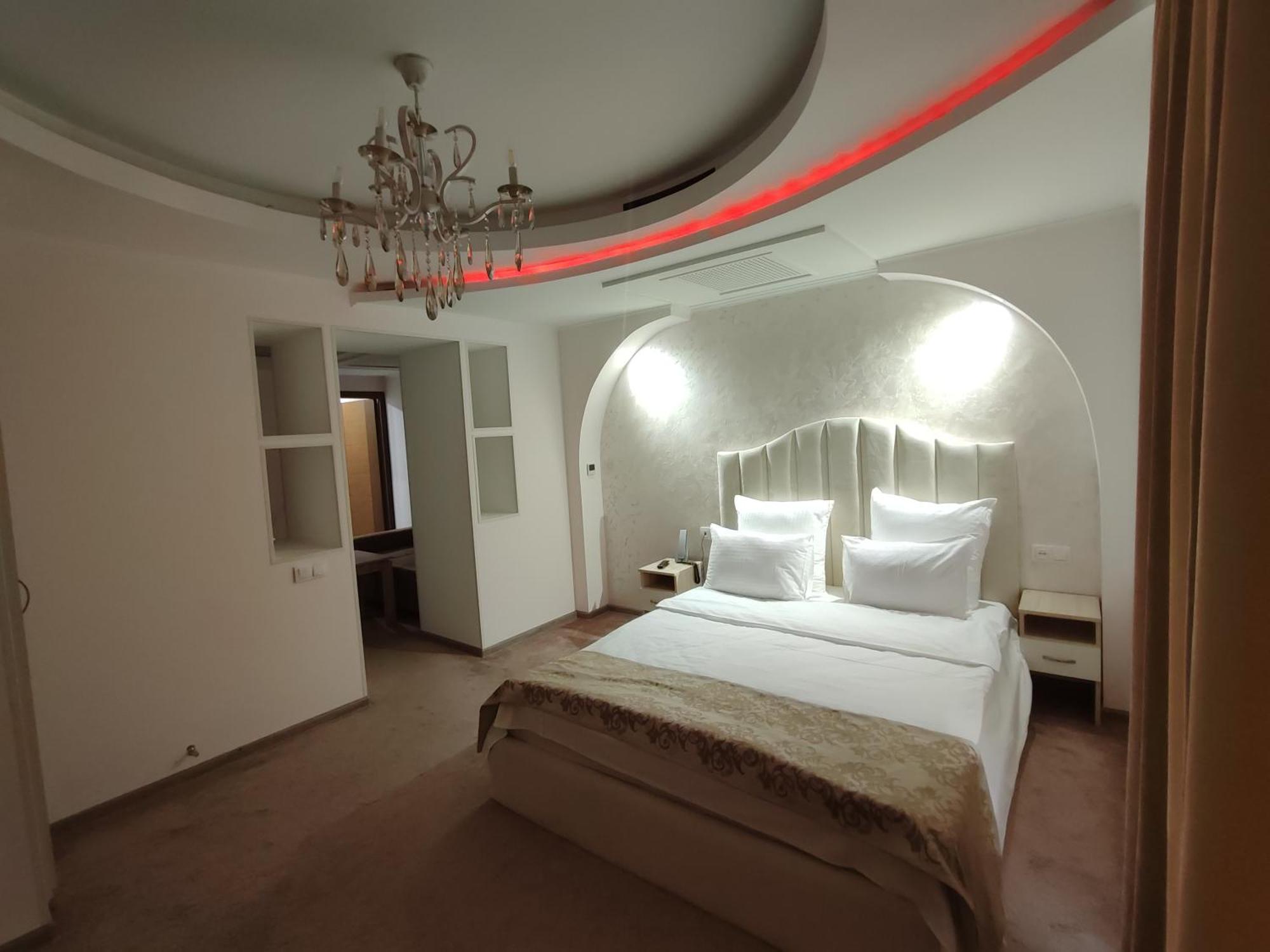 Delin Hotel And Tours Єреван Екстер'єр фото