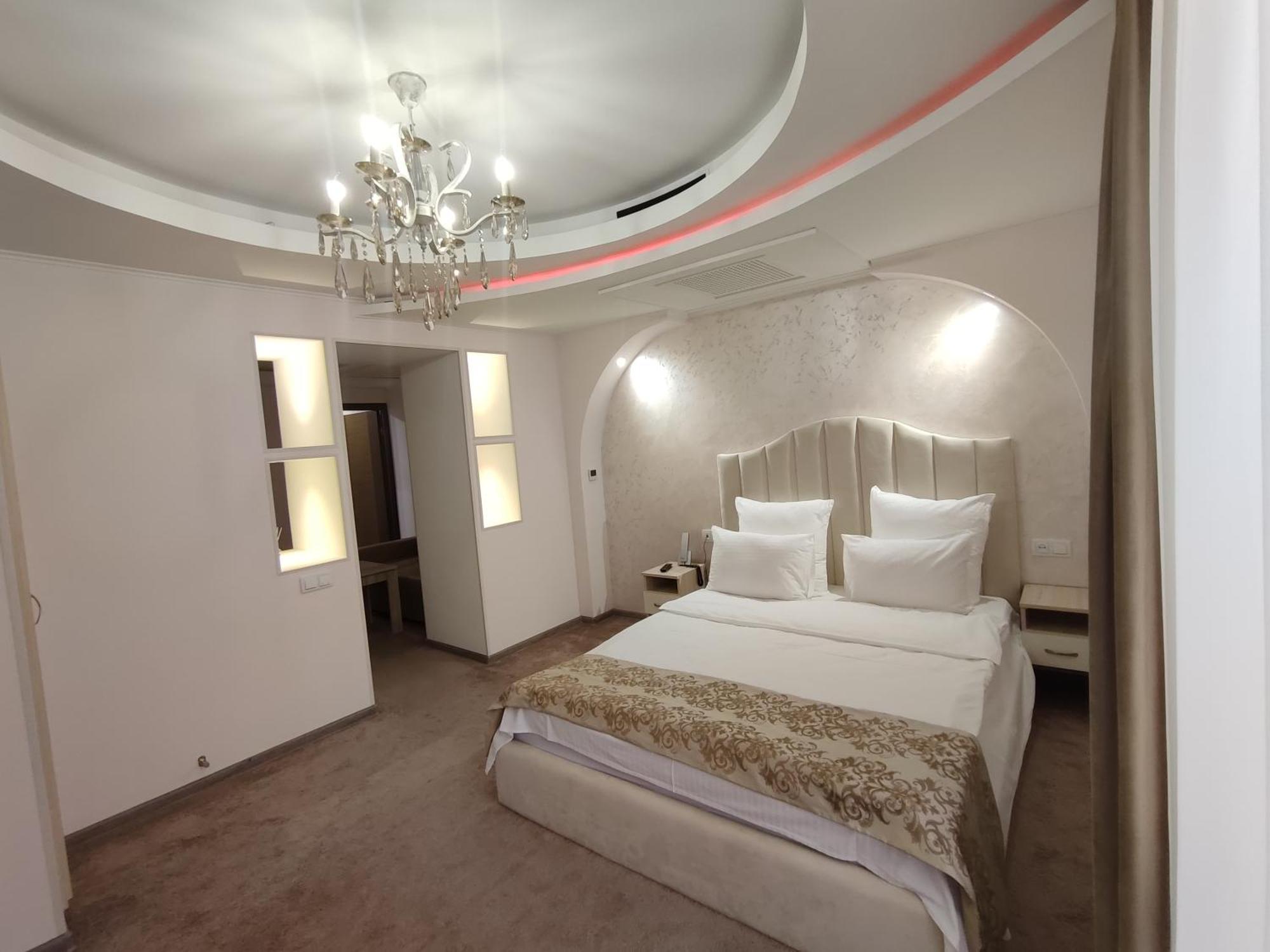 Delin Hotel And Tours Єреван Екстер'єр фото