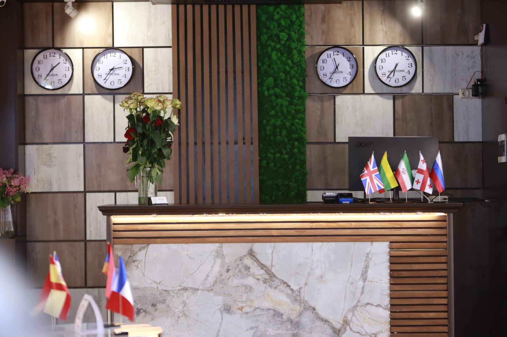 Delin Hotel And Tours Єреван Екстер'єр фото